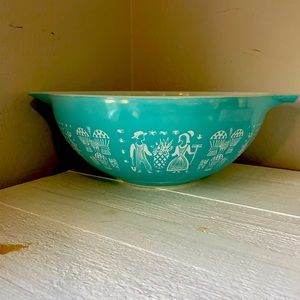 Amish Butterprint Pyrex #444